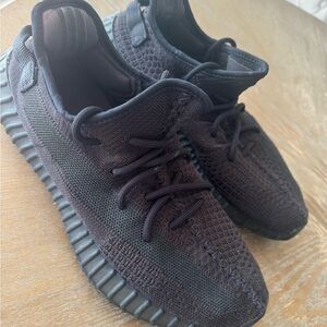 Yeezy
YEEZY Boost 350 V2 "Onyx" sneakers